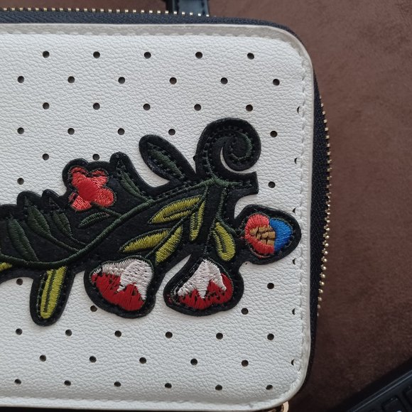 Dream Control Embroidered Crossbody Handbag - Picture 5 of 6